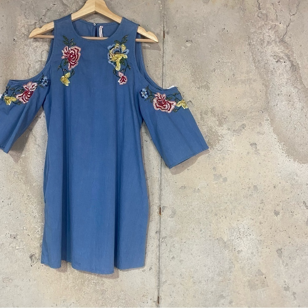 Zara blue chambray floral embroidered boho cold shoulder shift dress medium - Picture 3 of 9
